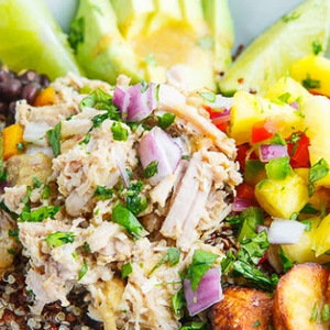 Tazones de quinoa de cerdo desmenuzado con mojo cubano recetas de salsa de piña