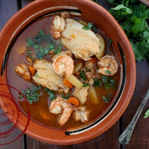 Caldo de camarón y pescado