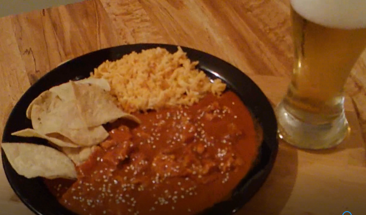 Mole De Puerco En Chile Rojo