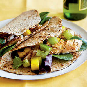 Tacos De Pescado Con Salsa Mango Habanero